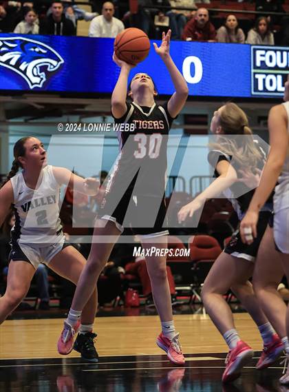 Thumbnail 2 in Croton-Harmon vs Putnam Vally (Section 1 Class B Semifinal) photogallery.