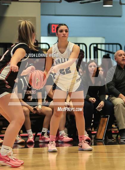 Thumbnail 2 in Croton-Harmon vs Putnam Vally (Section 1 Class B Semifinal) photogallery.