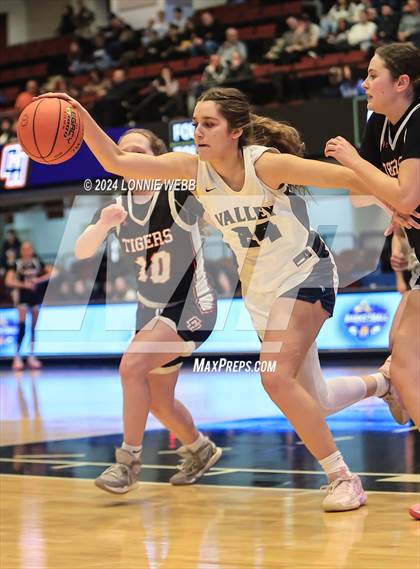 Thumbnail 2 in Croton-Harmon vs Putnam Vally (Section 1 Class B Semifinal) photogallery.