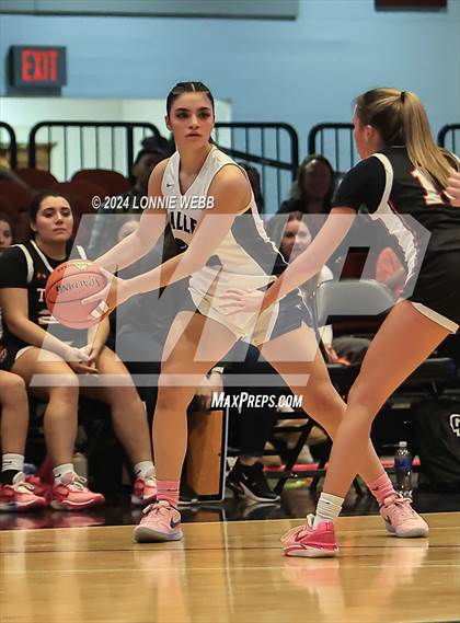 Thumbnail 3 in Croton-Harmon vs Putnam Vally (Section 1 Class B Semifinal) photogallery.