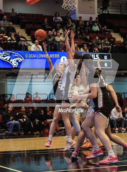 Thumbnail 1 in Croton-Harmon vs Putnam Vally (Section 1 Class B Semifinal) photogallery.
