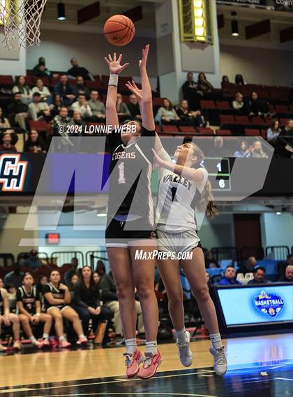Thumbnail 3 in Croton-Harmon vs Putnam Vally (Section 1 Class B Semifinal) photogallery.