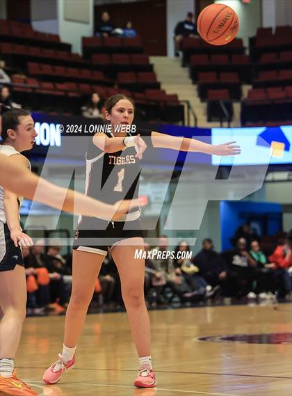 Thumbnail 1 in Croton-Harmon vs Putnam Vally (Section 1 Class B Semifinal) photogallery.