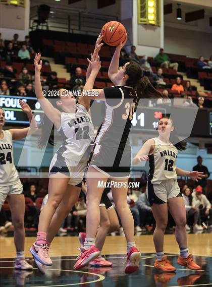 Thumbnail 2 in Croton-Harmon vs Putnam Vally (Section 1 Class B Semifinal) photogallery.