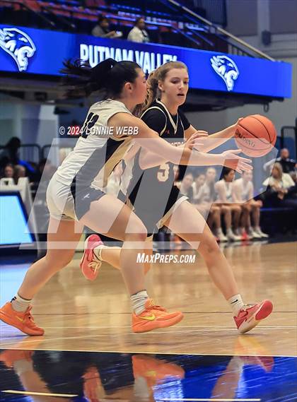 Thumbnail 1 in Croton-Harmon vs Putnam Vally (Section 1 Class B Semifinal) photogallery.