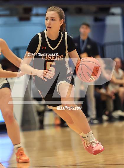 Thumbnail 1 in Croton-Harmon vs Putnam Vally (Section 1 Class B Semifinal) photogallery.