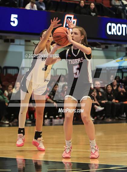 Thumbnail 2 in Croton-Harmon vs Putnam Vally (Section 1 Class B Semifinal) photogallery.