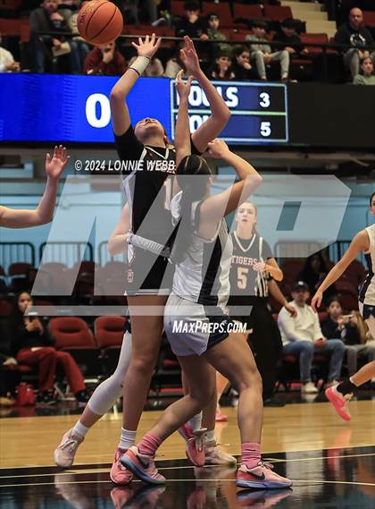 Thumbnail 3 in Croton-Harmon vs Putnam Vally (Section 1 Class B Semifinal) photogallery.
