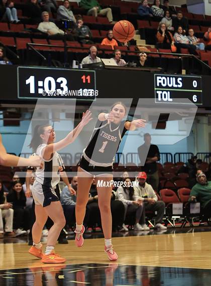 Thumbnail 2 in Croton-Harmon vs Putnam Vally (Section 1 Class B Semifinal) photogallery.