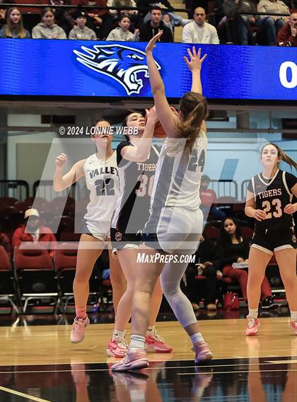 Thumbnail 3 in Croton-Harmon vs Putnam Vally (Section 1 Class B Semifinal) photogallery.