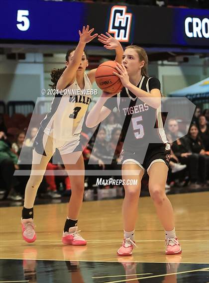 Thumbnail 1 in Croton-Harmon vs Putnam Vally (Section 1 Class B Semifinal) photogallery.