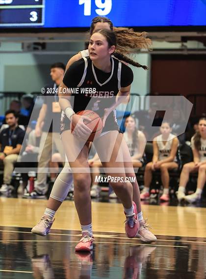 Thumbnail 2 in Croton-Harmon vs Putnam Vally (Section 1 Class B Semifinal) photogallery.