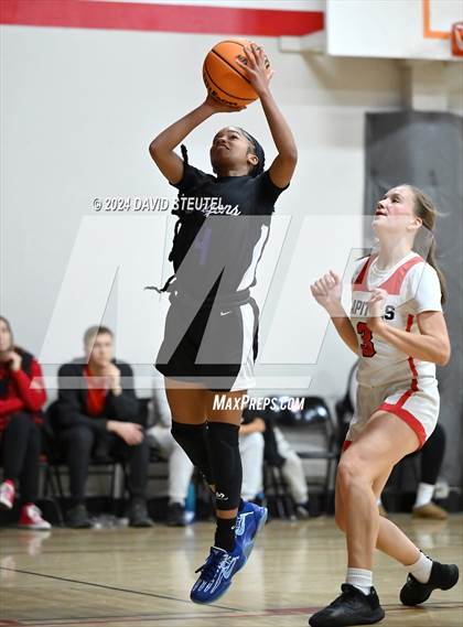 Thumbnail 3 in Sacramento vs. Sacramento Adventist (Sac Adventist Holiday Invitational) photogallery.