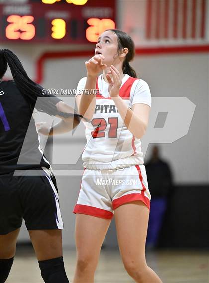 Thumbnail 2 in Sacramento vs. Sacramento Adventist (Sac Adventist Holiday Invitational) photogallery.