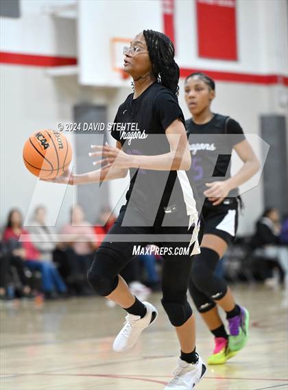 Thumbnail 3 in Sacramento vs. Sacramento Adventist (Sac Adventist Holiday Invitational) photogallery.