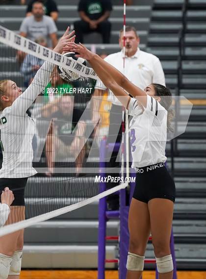 Thumbnail 2 in Floyd Central @ Brownsburg (Bulldog Challenge) photogallery.