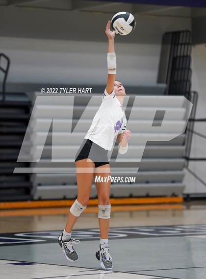 Thumbnail 3 in Floyd Central @ Brownsburg (Bulldog Challenge) photogallery.