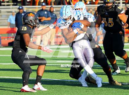 Thumbnail 2 in Compton vs. Dominguez (Hub City Bowl II) photogallery.