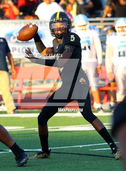 Thumbnail 2 in Compton vs. Dominguez (Hub City Bowl II) photogallery.