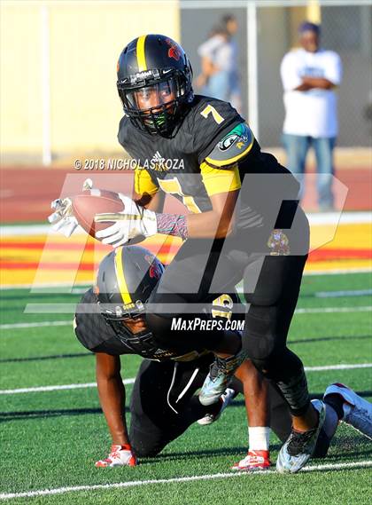 Thumbnail 1 in Compton vs. Dominguez (Hub City Bowl II) photogallery.