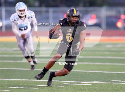 Thumbnail 3 in Compton vs. Dominguez (Hub City Bowl II) photogallery.