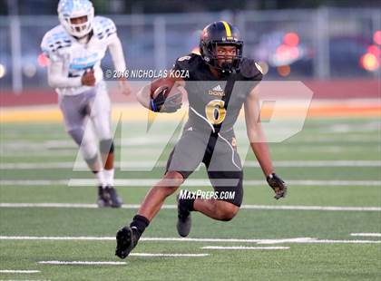 Thumbnail 1 in Compton vs. Dominguez (Hub City Bowl II) photogallery.