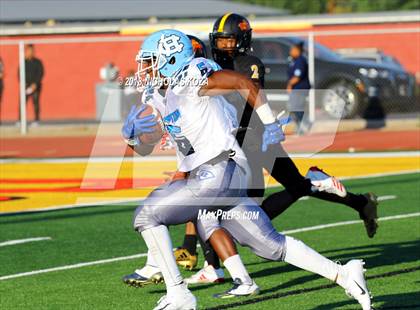 Thumbnail 2 in Compton vs. Dominguez (Hub City Bowl II) photogallery.