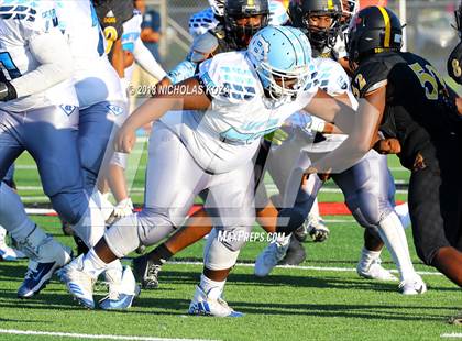 Thumbnail 1 in Compton vs. Dominguez (Hub City Bowl II) photogallery.