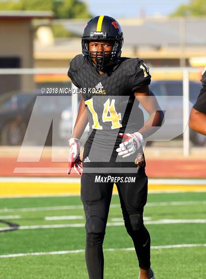Thumbnail 2 in Compton vs. Dominguez (Hub City Bowl II) photogallery.