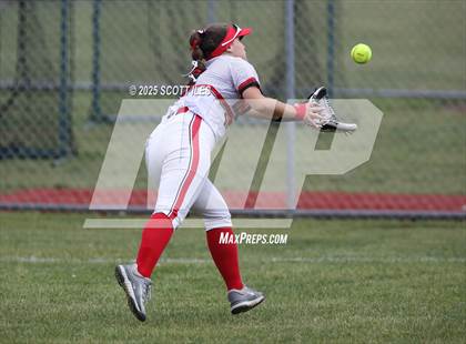 Thumbnail 2 in Logan Elm vs Hillsboro (OHSAA D4 Regional Final) photogallery.