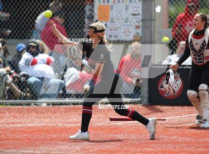 Thumbnail 2 in Logan Elm vs Hillsboro (OHSAA D4 Regional Final) photogallery.