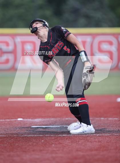 Thumbnail 2 in Logan Elm vs Hillsboro (OHSAA D4 Regional Final) photogallery.