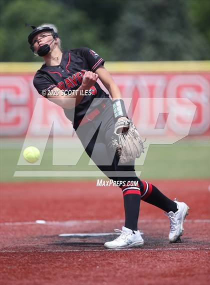 Thumbnail 1 in Logan Elm vs Hillsboro (OHSAA D4 Regional Final) photogallery.
