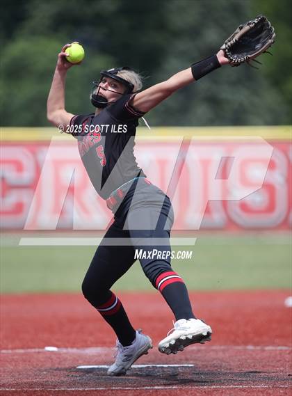 Thumbnail 2 in Logan Elm vs Hillsboro (OHSAA D4 Regional Final) photogallery.