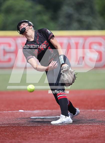 Thumbnail 3 in Logan Elm vs Hillsboro (OHSAA D4 Regional Final) photogallery.