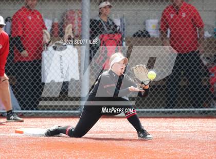 Thumbnail 1 in Logan Elm vs Hillsboro (OHSAA D4 Regional Final) photogallery.