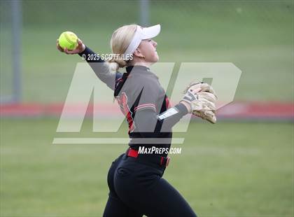 Thumbnail 2 in Logan Elm vs Hillsboro (OHSAA D4 Regional Final) photogallery.