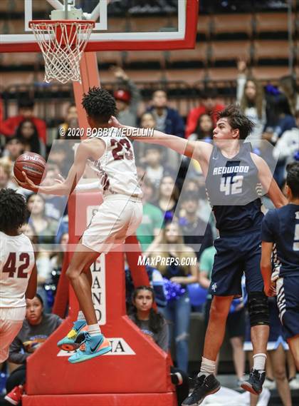 Thumbnail 3 in Independence vs. Redwood (CIF D2 Central Section Championship) photogallery.
