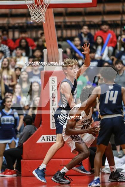Thumbnail 2 in Independence vs. Redwood (CIF D2 Central Section Championship) photogallery.