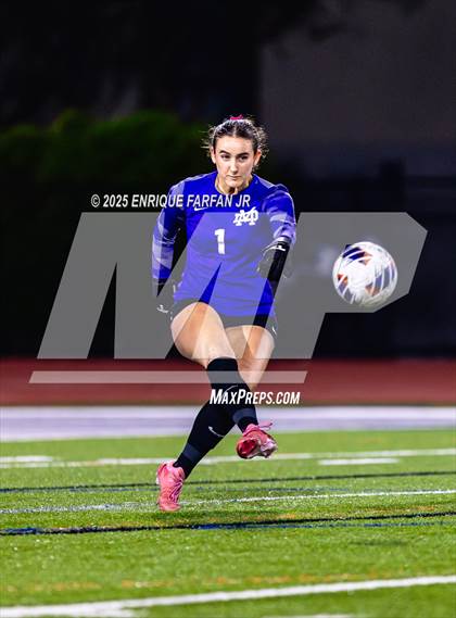 Thumbnail 3 in Troy vs. Mater Dei (CIF SS D1 Final)  photogallery.