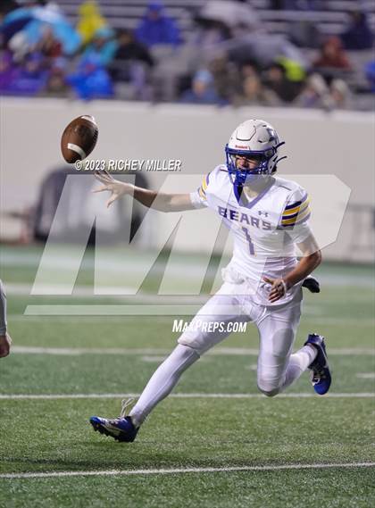 Thumbnail 1 in Spring Hill vs. Rector (AAA 8 Man Final) photogallery.