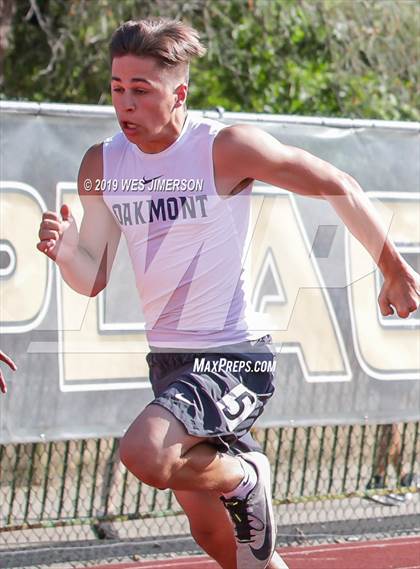 Thumbnail 3 in FVL Championships (100, 200, 400, 800 Meter) photogallery.