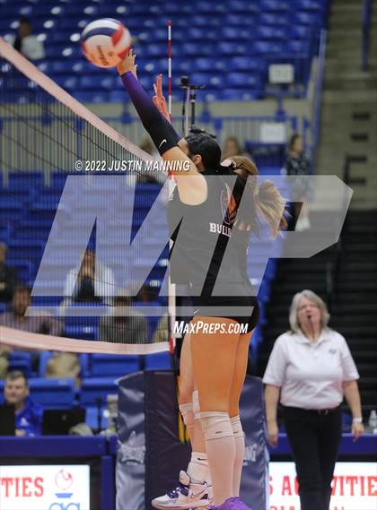 Thumbnail 3 in Fayetteville vs. Southside (AAA 6A State Final) photogallery.