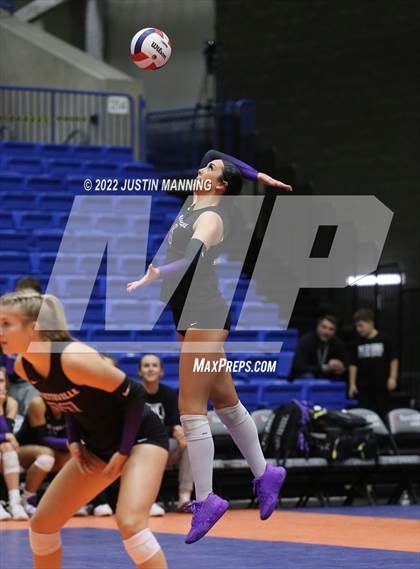 Thumbnail 2 in Fayetteville vs. Southside (AAA 6A State Final) photogallery.