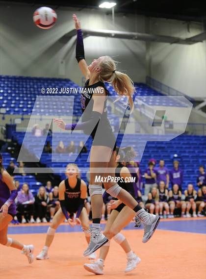 Thumbnail 1 in Fayetteville vs. Southside (AAA 6A State Final) photogallery.
