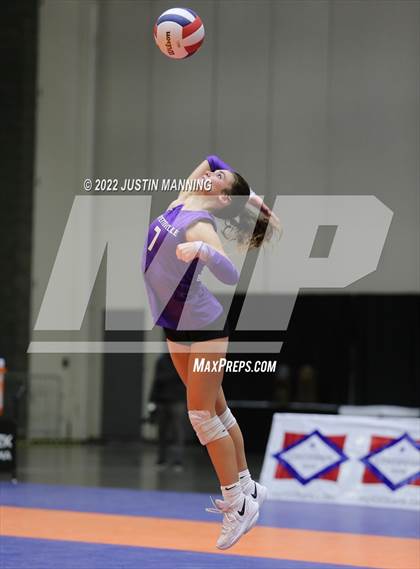 Thumbnail 3 in Fayetteville vs. Southside (AAA 6A State Final) photogallery.