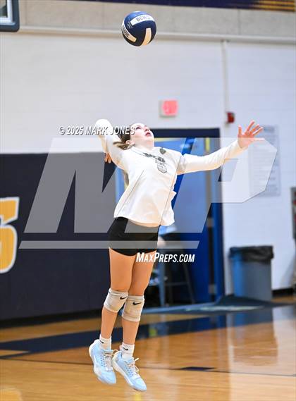 Thumbnail 1 in JV: Bourgade Catholic vs. Gilbert Christian photogallery.