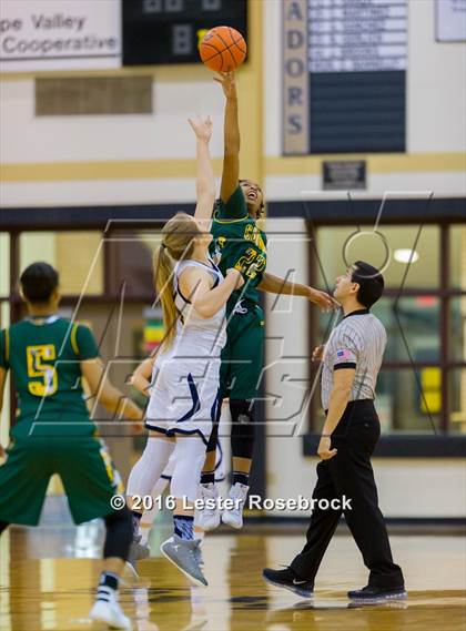 Thumbnail 1 in Poth vs. Cole (3A Area Playoffs) photogallery.