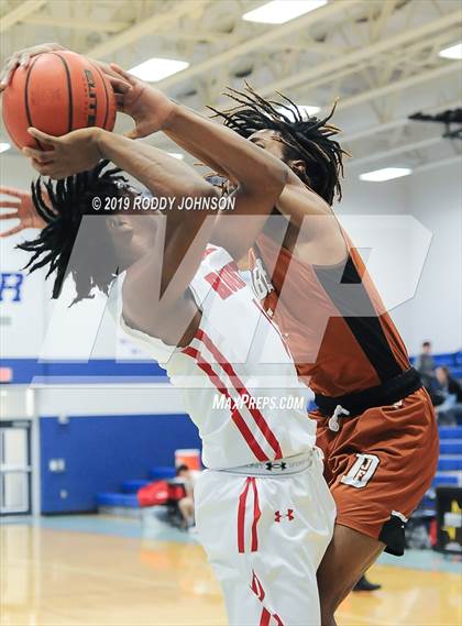 Thumbnail 2 in Dobie vs. Judson (McDonald's Texas Invitational) photogallery.