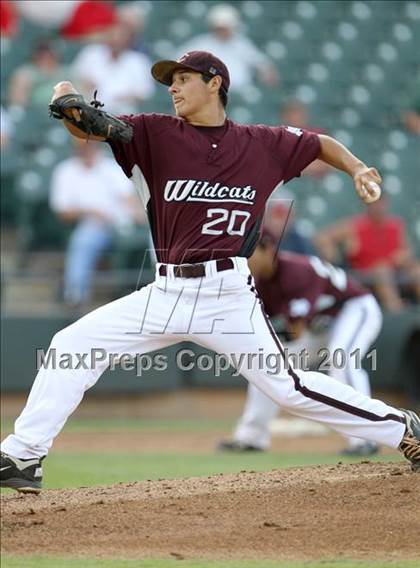 Thumbnail 3 in Calallen vs. Poteet (UIL 4A Semifinal) photogallery.